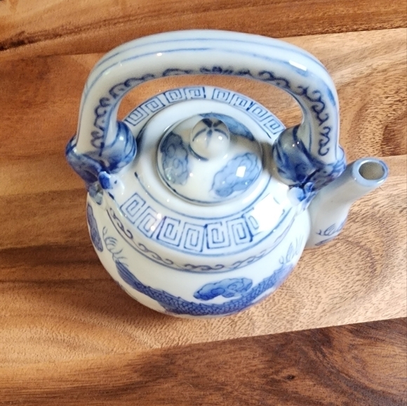 Vintage Asian Hand Painted Blue TeaPot. - Picture 4 of 8
